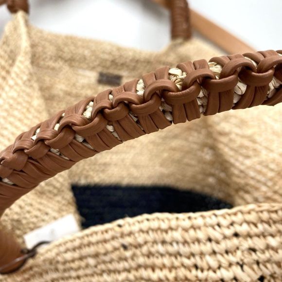 Kayu Women's Elin Two Tone Raffia Woven Tote New - Picture 13 of 16